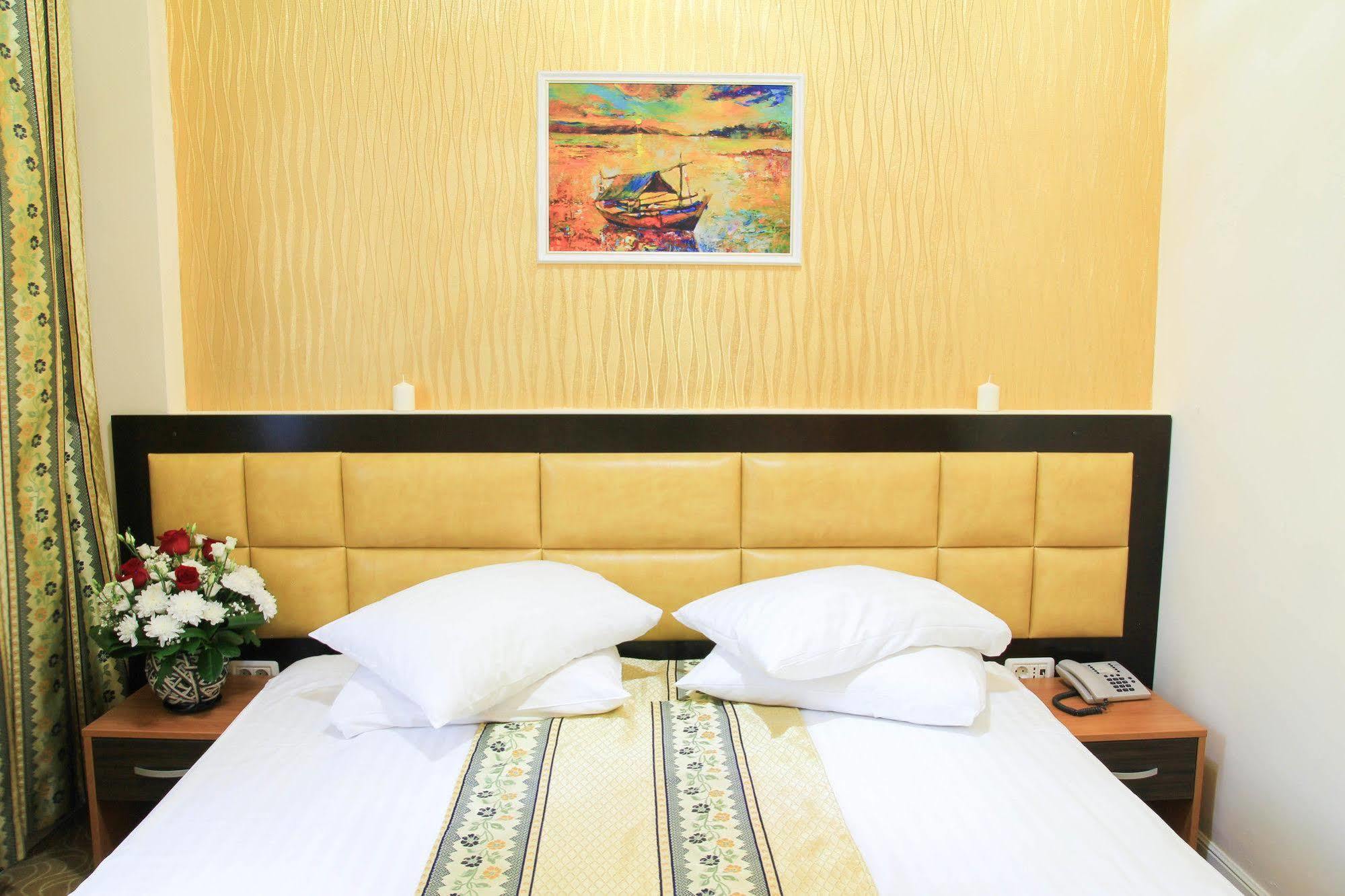 Best Western Hotel Lev Or I Бухарест Экстерьер фото